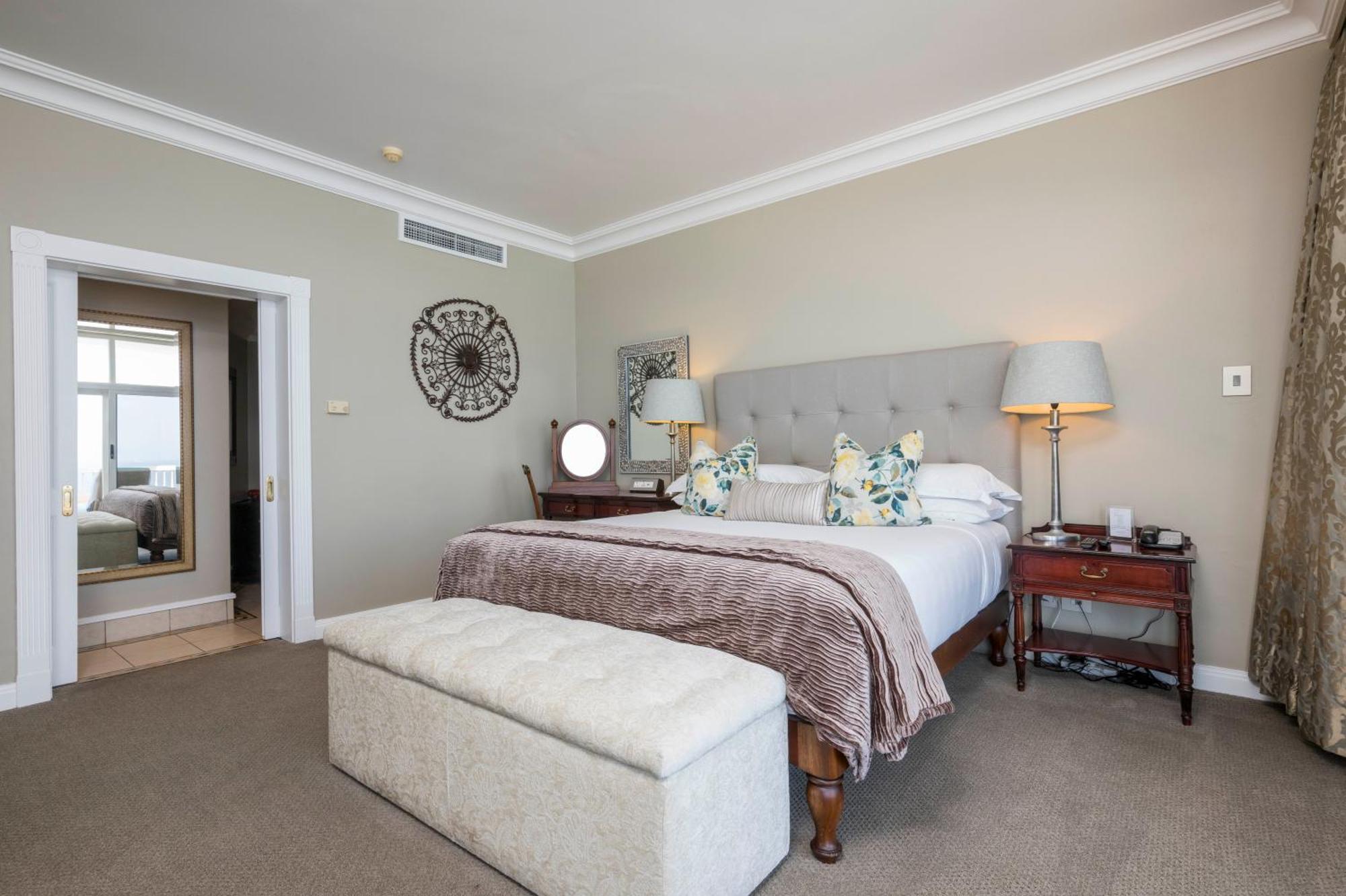 Beverly Hills Durban Eksteriør billede A bedroom at the Cape Heritage