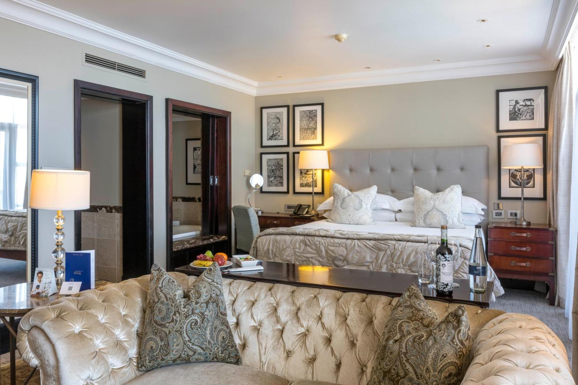 Beverly Hills Durban Eksteriør billede A suite at the hotel