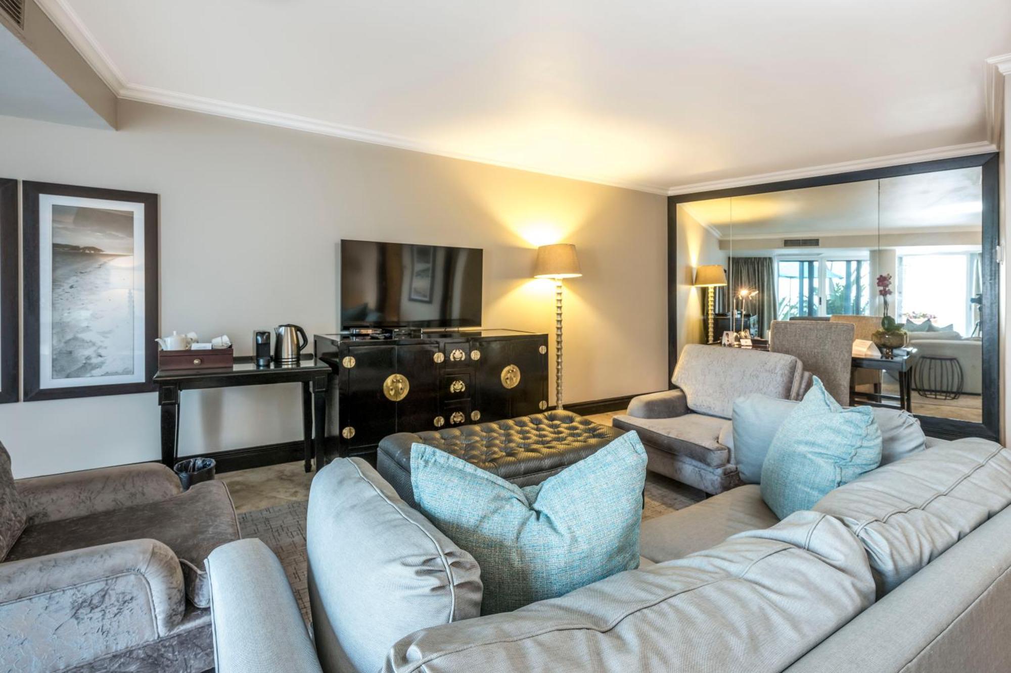 Beverly Hills Durban Eksteriør billede A living room at the Four Seasons Hotel