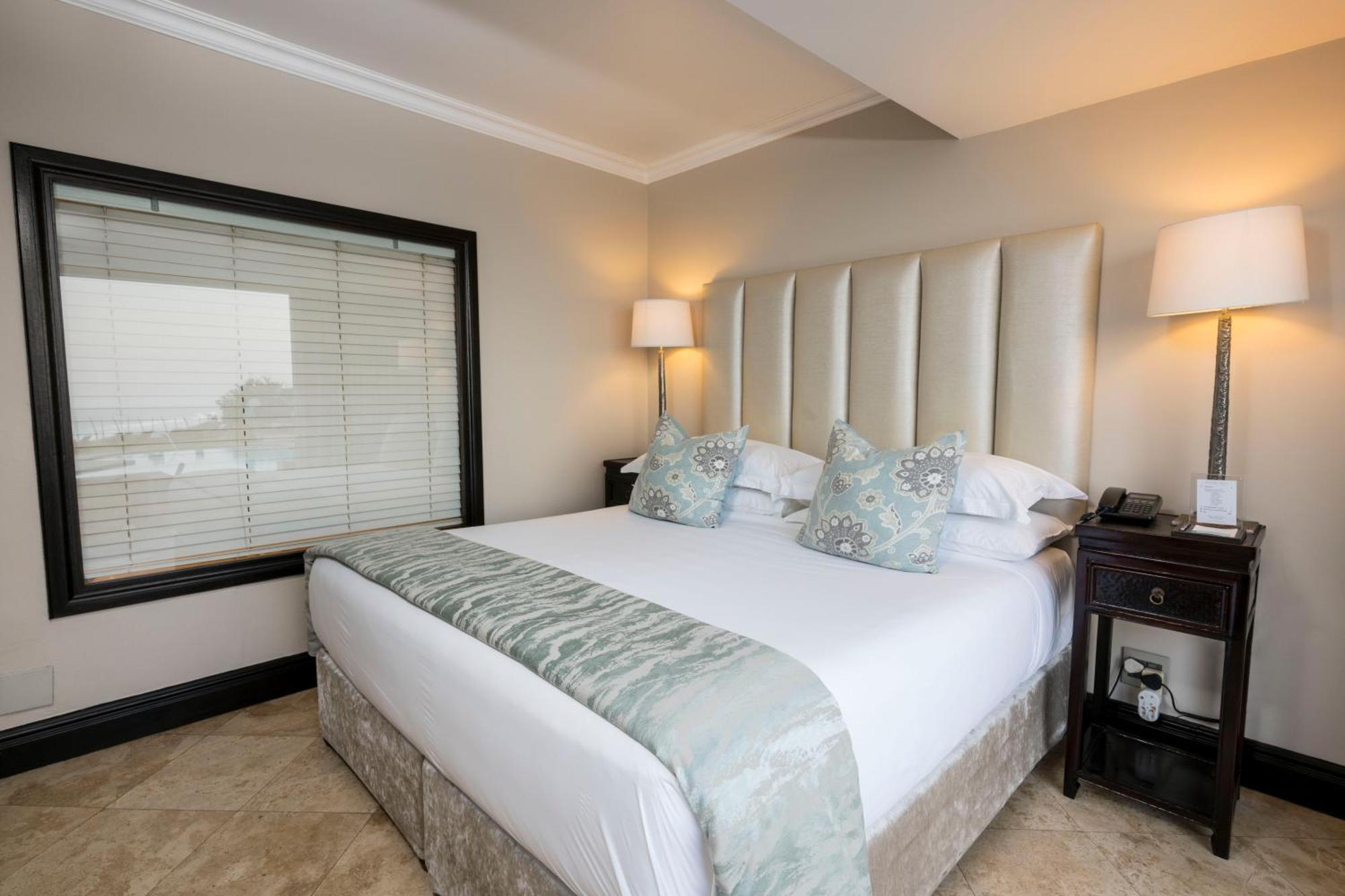 Beverly Hills Durban Eksteriør billede A bedroom at the Taj Mahal Palace