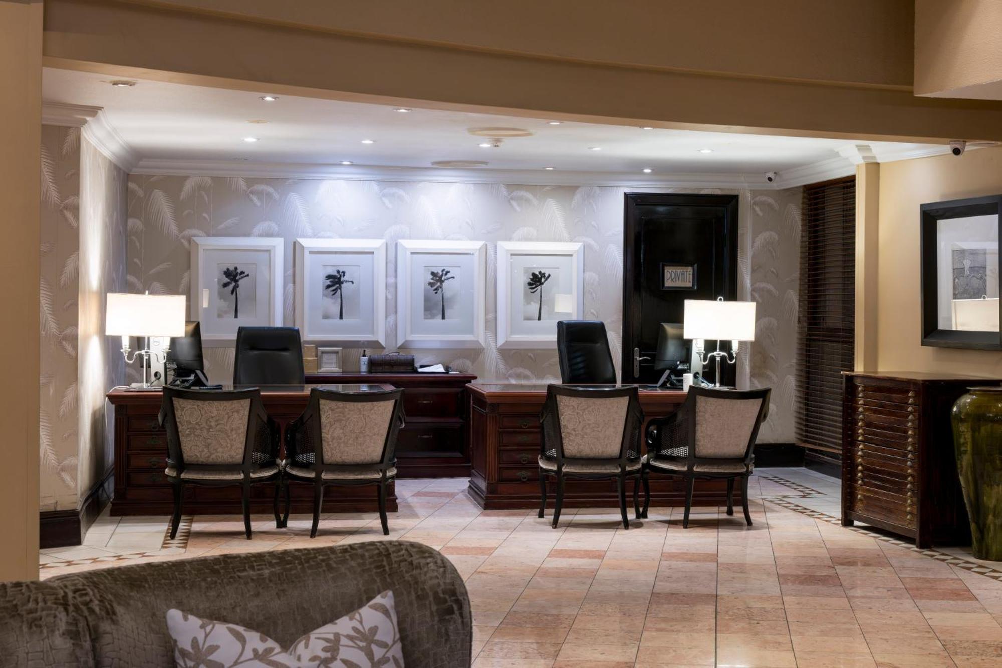 Beverly Hills Durban Eksteriør billede Concierge desk at the Four Seasons Hotel, Washington, D.C.