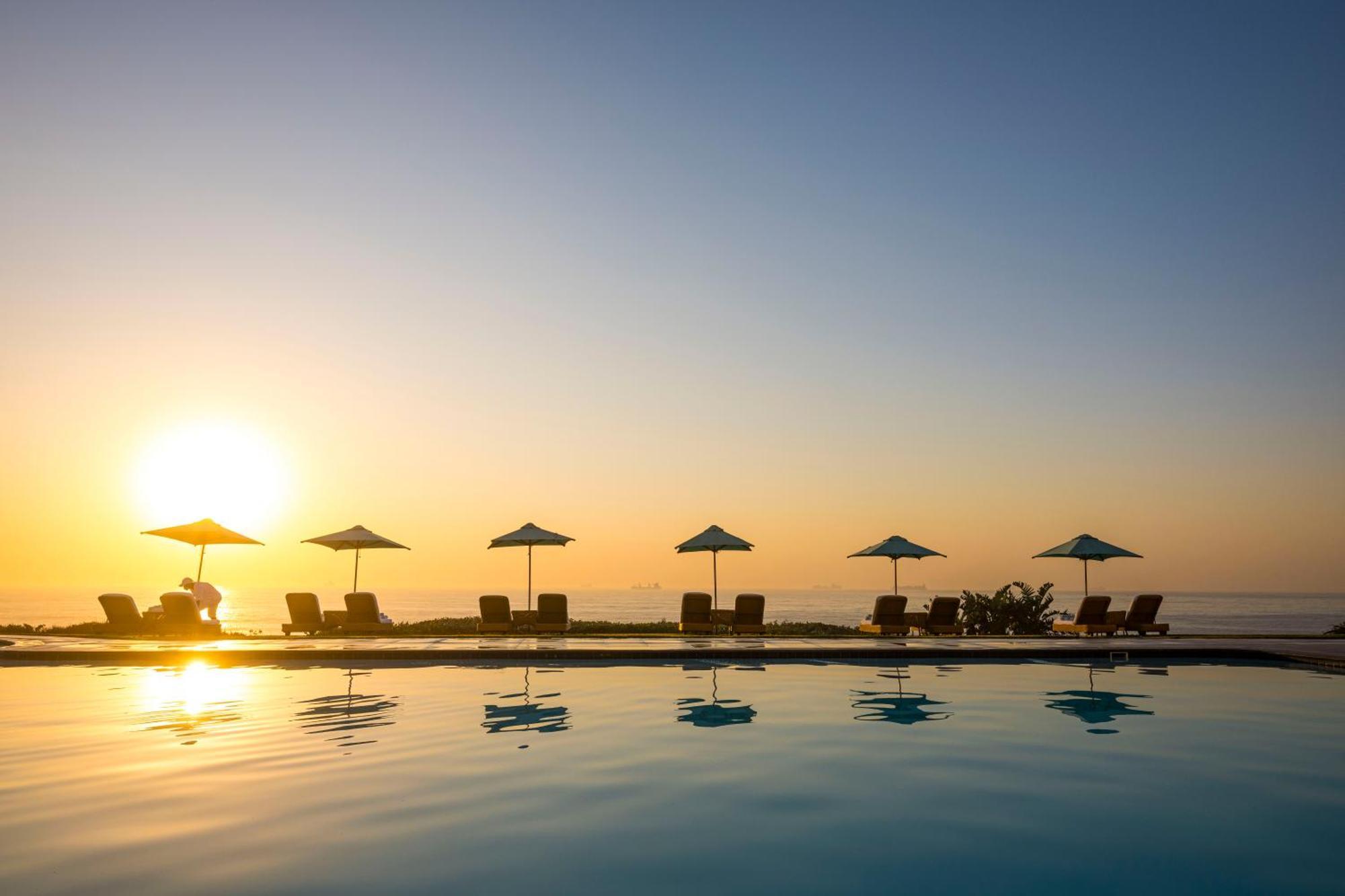 Beverly Hills Durban Eksteriør billede Sunset at the pool